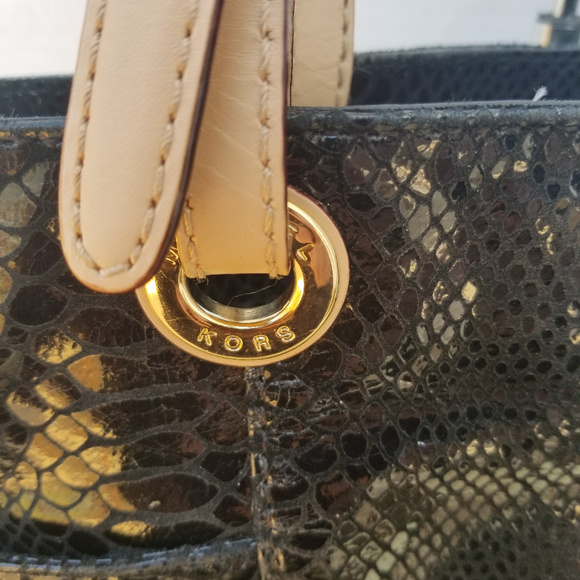 MK. Jet Set Tote Python Embossed Bag F-1106 - Picture 8 of 8